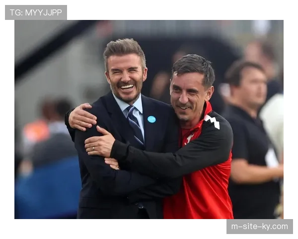 曼联名宿内维尔指出,球队在控球时缺乏有效向前的手段 曼联名宿内维尔指出,球队在控球时缺乏有效向前的手段